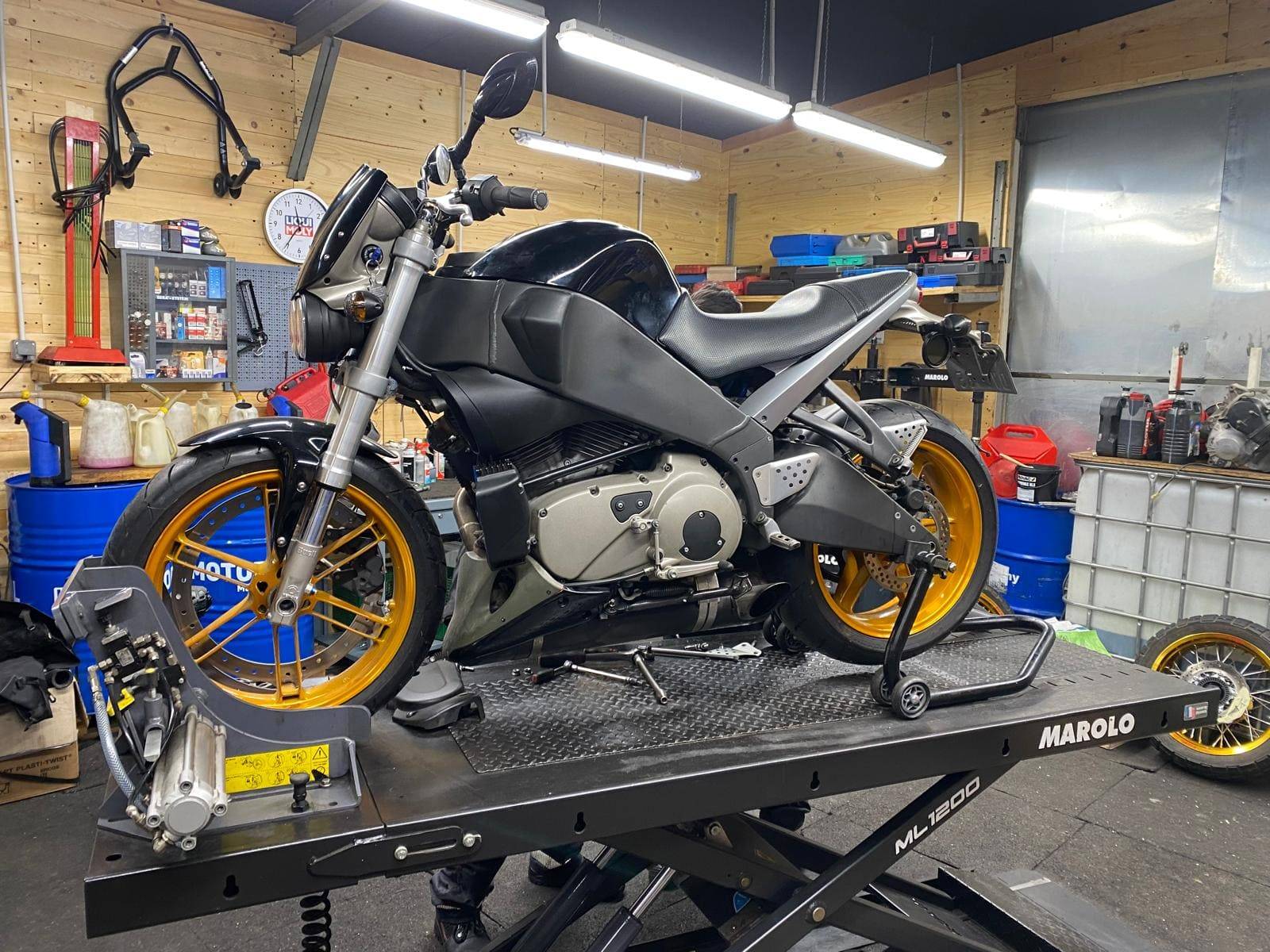 entretien complet moto Buell à Conflans-Sainte-Honorine chez Sport Garage