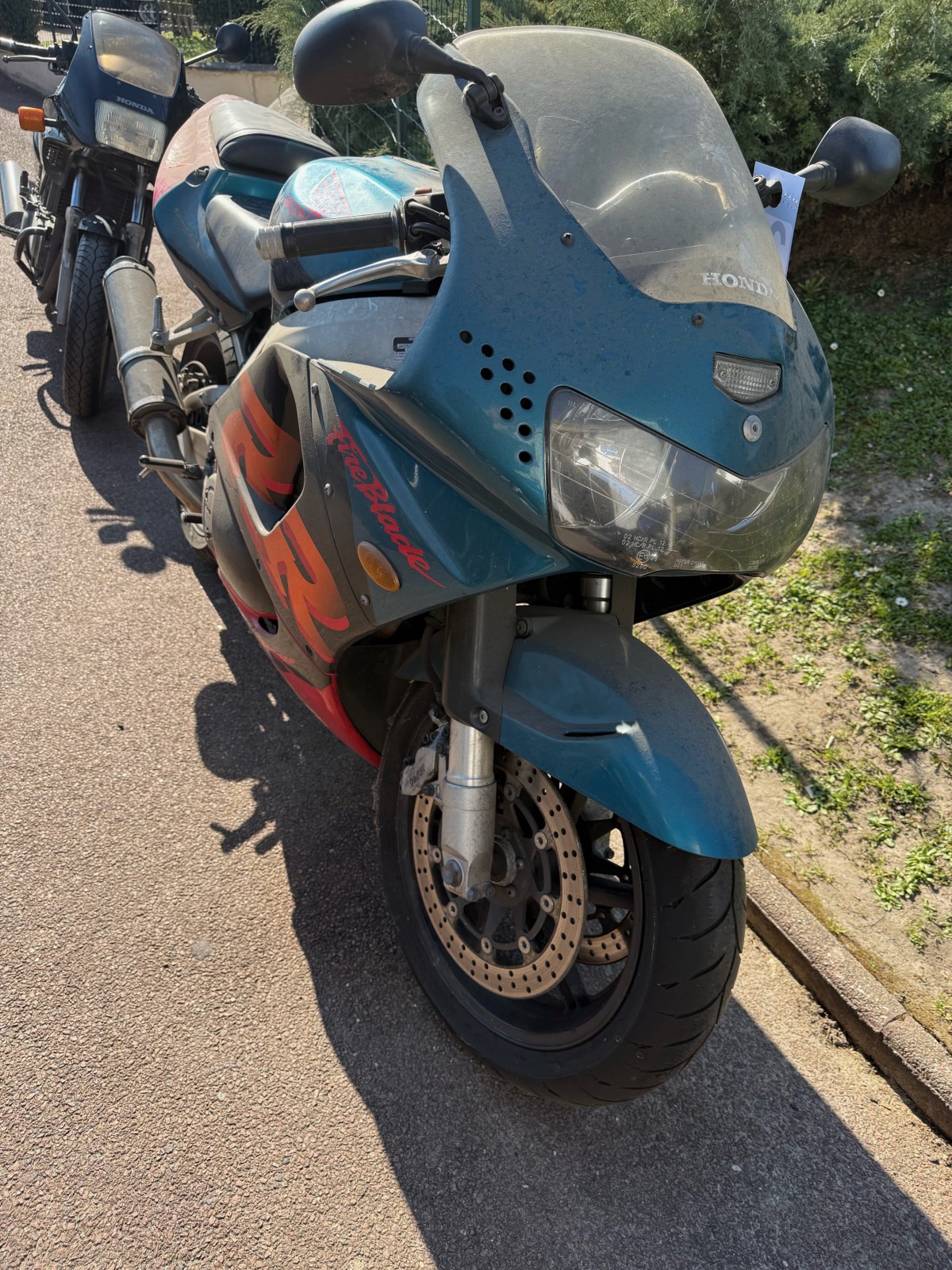 Trouver un garage pour restaurer une moto Honda 900 CBR à Conflans Saint Honorine 