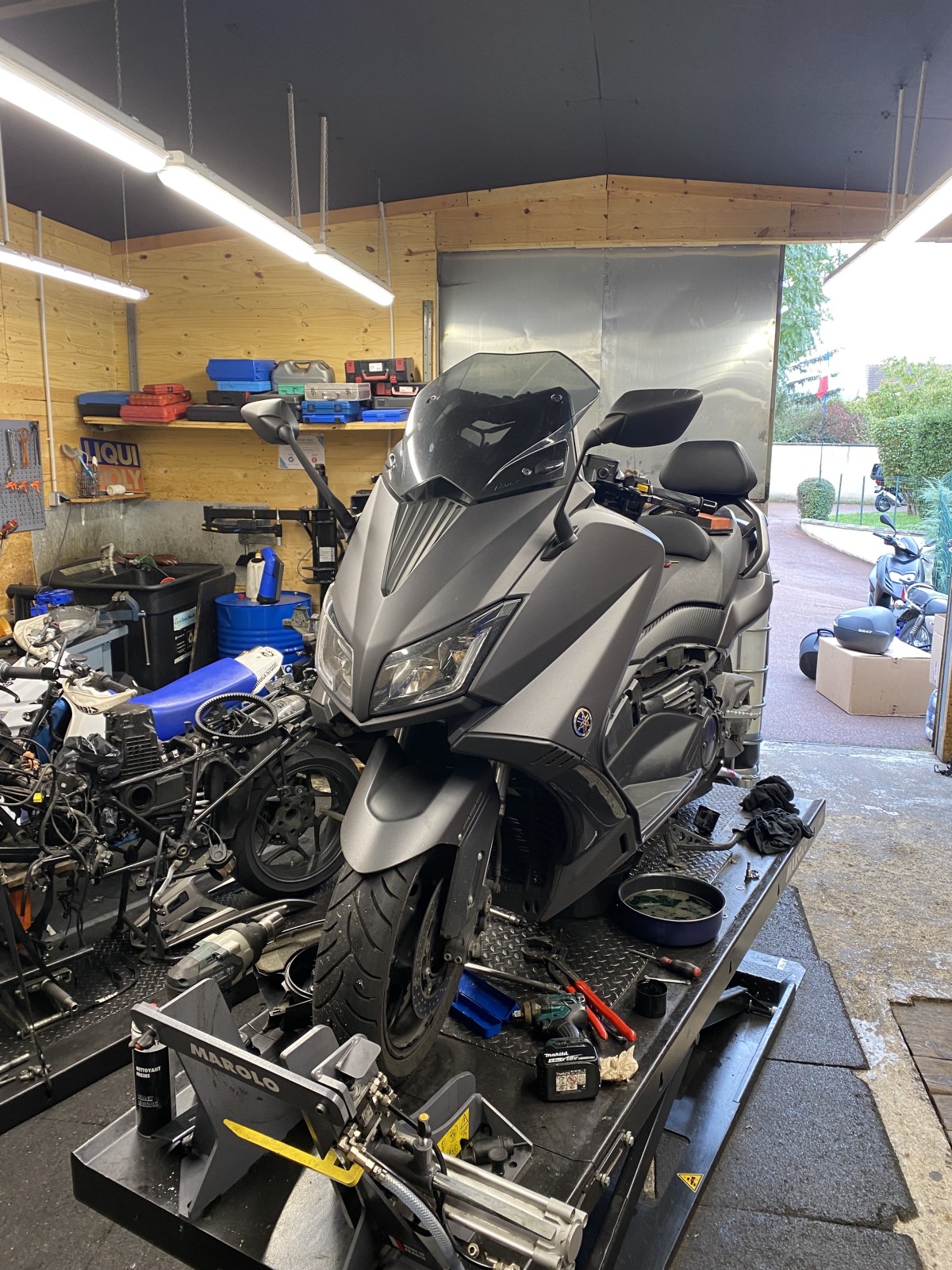 Entretien premium complet sur un Yamaha T Max 530 DX à Cergy Pontoise près du Plessis Bouchard