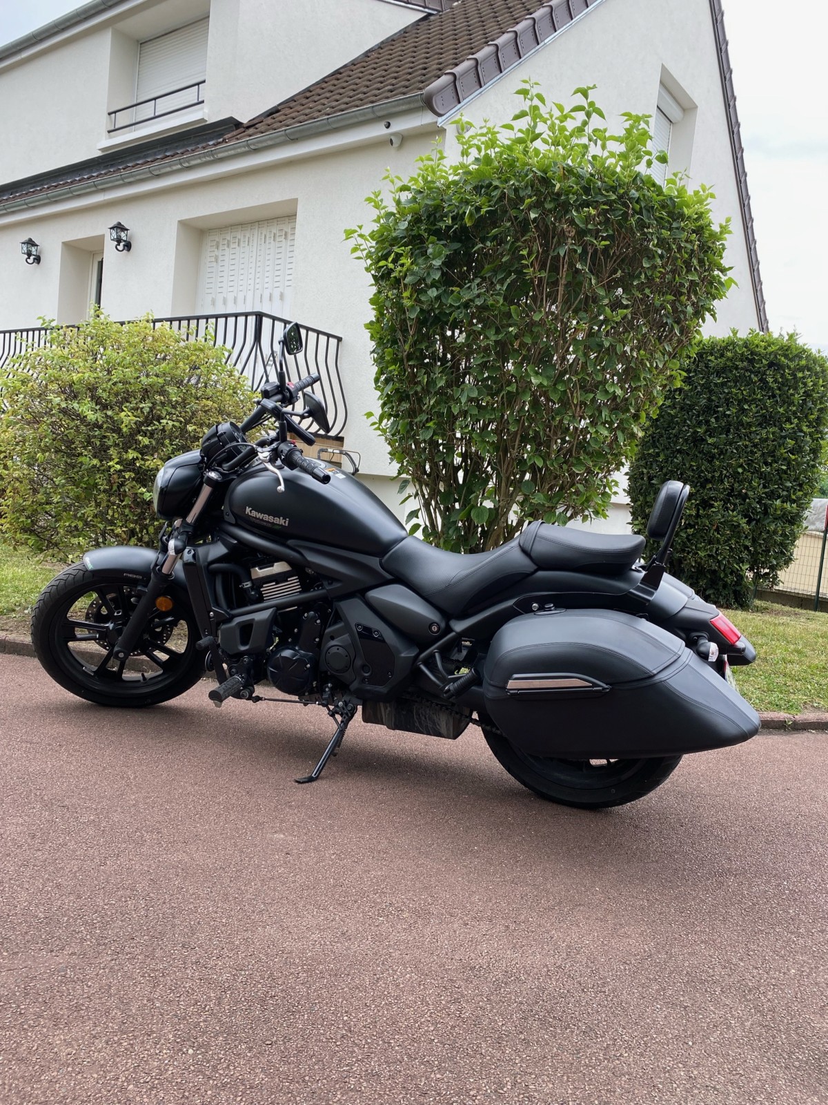Installation de Sacoches sur une Kawasaki Vulcan S acheté sur le site Motea à Conflans Sainte Honorine près de Pontoise