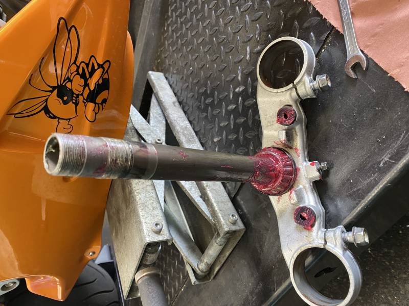 changement roulement colonne de direction moto Honda Hornet à Conflans Sainte Honorine près d'Éragny