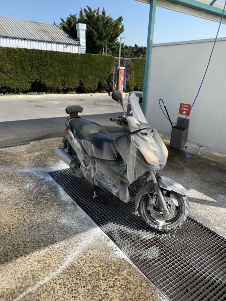 Entretien complet d'un scooter Yamaha Xmax 125 à Poissy près de Conflans sainte Honorine- Sport Garage