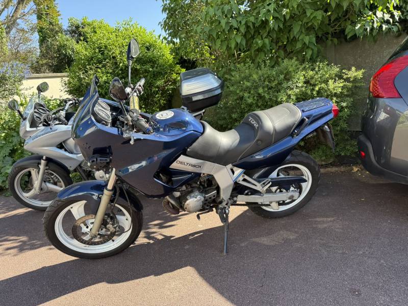 entretien moto Yamaha TDR réalisé dans un atelier professionnel à Conflans-Sainte-Honorine près de Poissy