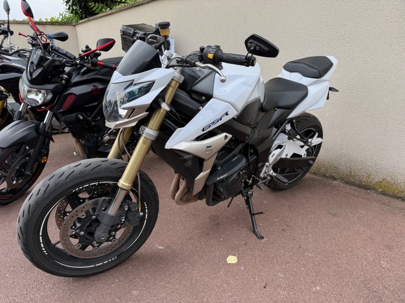 Remise en état suite à un accident pour un Suzuki GSR à Conflans Sainte Honorine près de Andrésy - Sport Garage